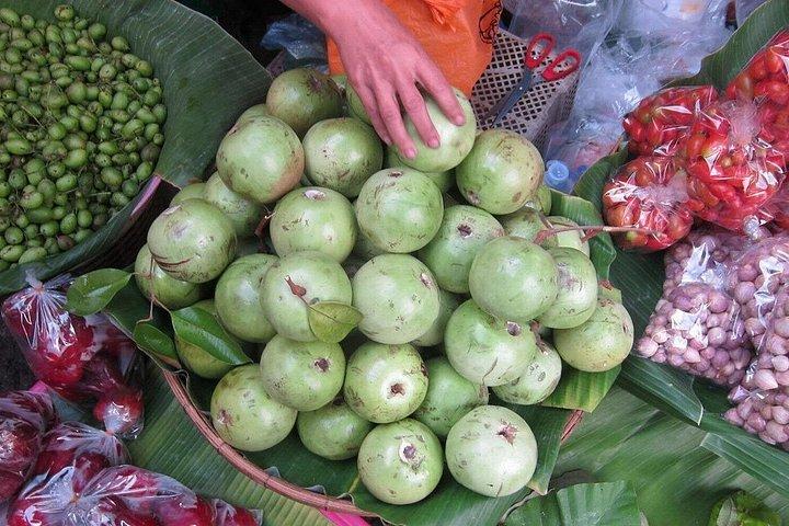 Fruit Tasting in Medellín with Tropical Flavors