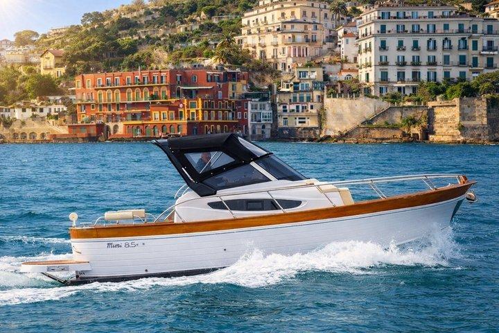 Excursão privada a Capri saindo de Positano: descubra as águas cristalinas.