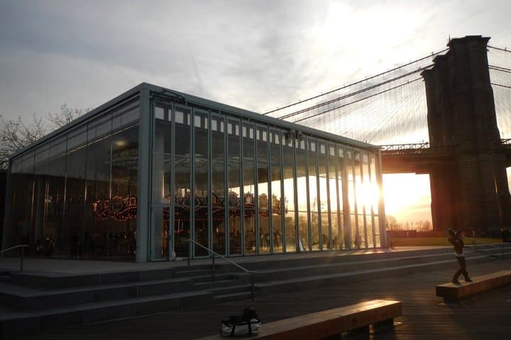 Brooklyn Bridge Sunset Walking Tour with DUMBO and Treats