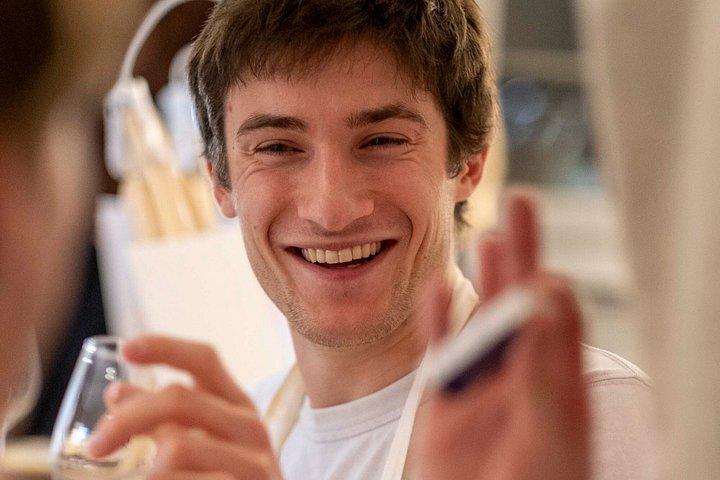 Painting&Wine Workshop - Creative Painting Experience in Paris