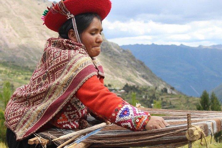 Textile Weaving Experience in Chinchero Peru