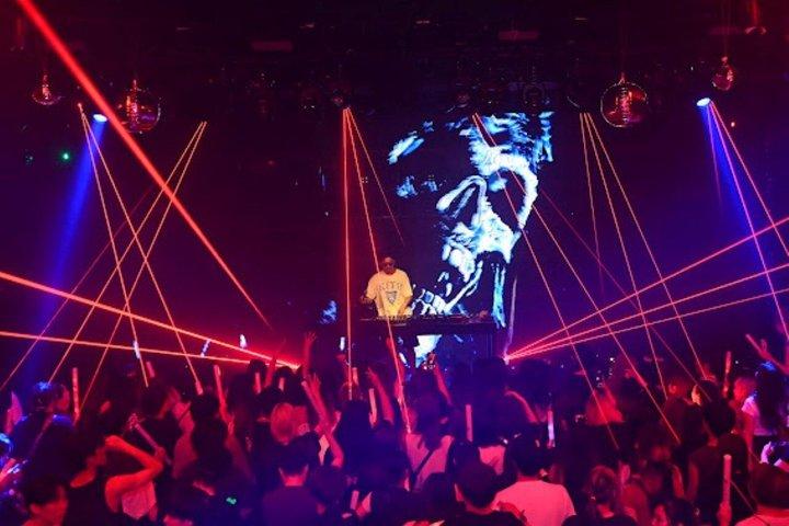 大阪梅田 : PICCADILLY Live & Shisha& Nightclub Entry + Drink