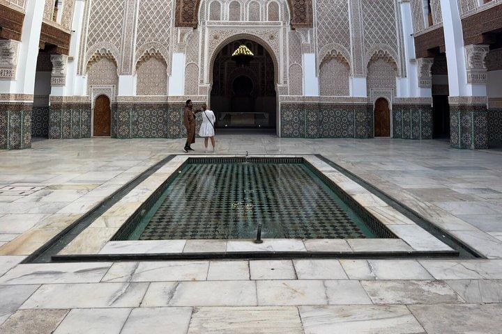 Marrakech : Ben Youssef Madrasa 1 - Hour Guided Tour Skip-The-Line （マラケシュ：ベン・ユセフ・マドラサ1時間ガイドツアー）