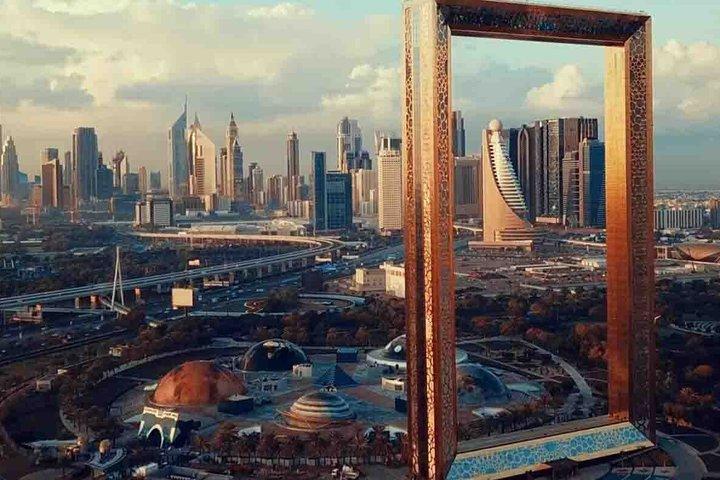DUBAI FRAME Visite Magnificent Golden Frame