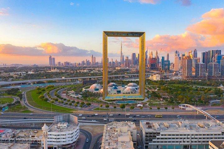 DUBAI FRAME Visite Magnificent Golden Frame