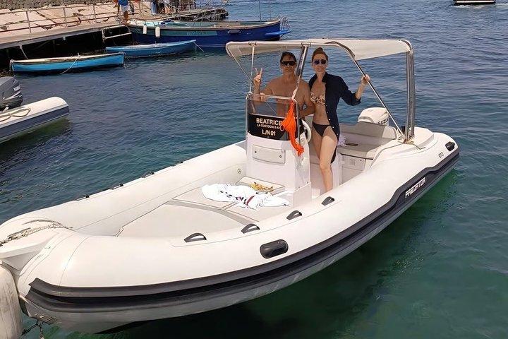 Capri 40 HP uppblåsbar båtuthyrning för grupper upp till 6 personer