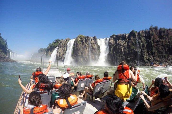 Under Iguazufallen lever det Stora Äventyret + Tåg & Safari