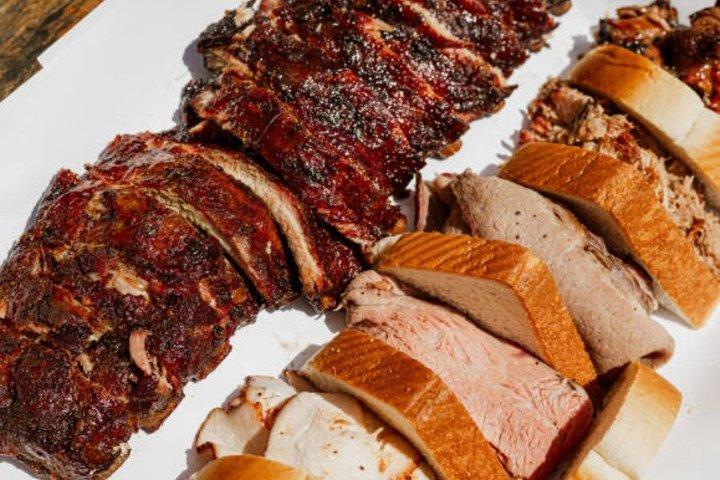 TX ヒルカントリーBBQ＆ワインツアー＋無料ダウンタウンホテル送迎