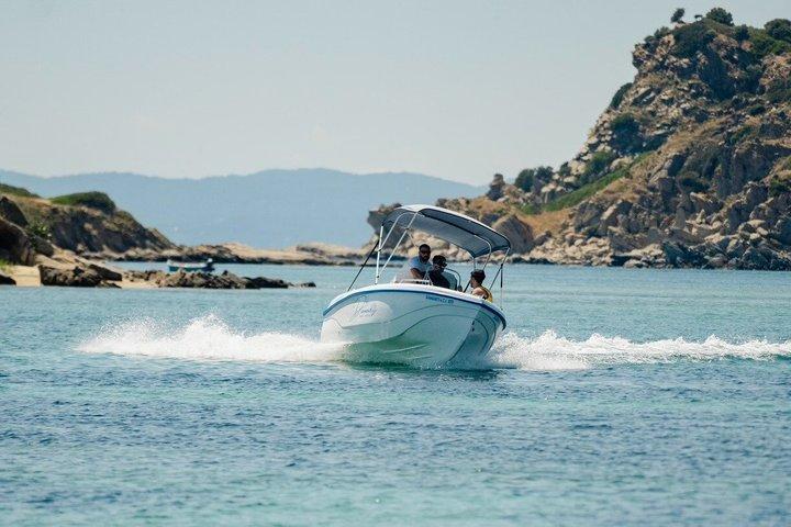 プライベートミニクルーズアンモリアーニ島とドレニア諸島を探索