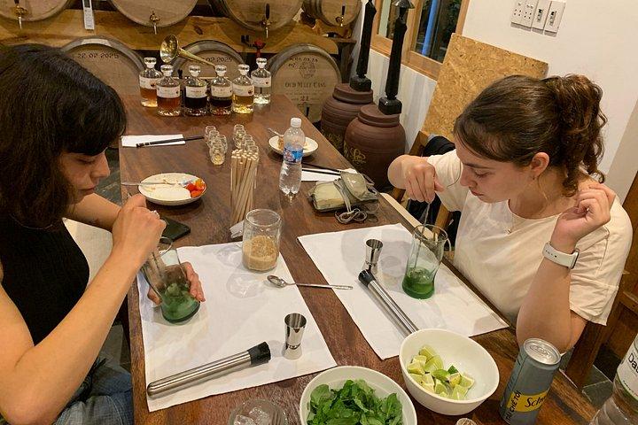 鮮やかな蒸留所ツアーブティックラム＆カクテルクラスホイアン