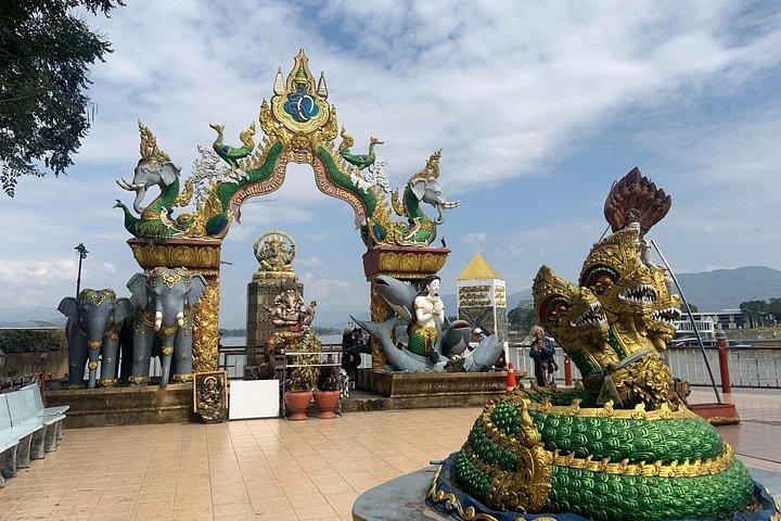 ゴールデン・トライアングルへの豪華で楽しい旅行、ボートとラオスへの入場