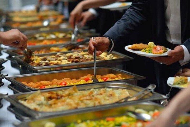 マジックカイロダイニング体験：屋台料理またはナイルクルーズビュッフェ