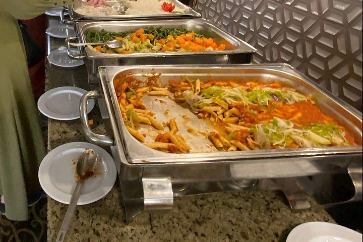マジックカイロダイニング体験：屋台料理またはナイルクルーズビュッフェ