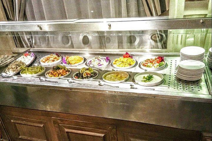 マジックカイロダイニング体験：屋台料理またはナイルクルーズビュッフェ