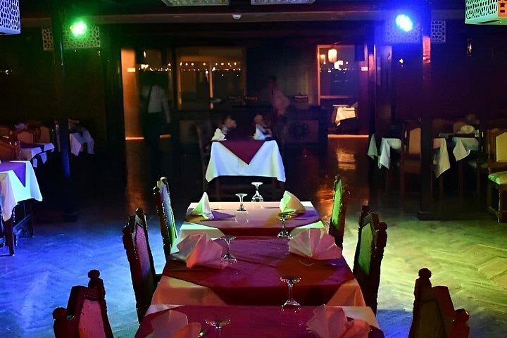 マジックカイロダイニング体験：屋台料理またはナイルクルーズビュッフェ