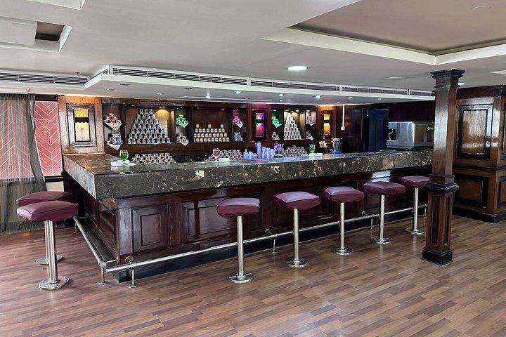 マジックカイロダイニング体験：屋台料理またはナイルクルーズビュッフェ