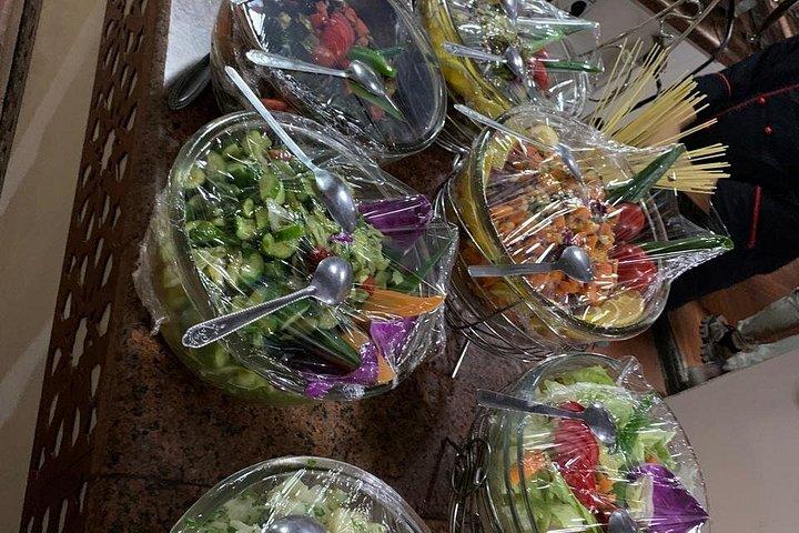 マジックカイロダイニング体験：屋台料理またはナイルクルーズビュッフェ