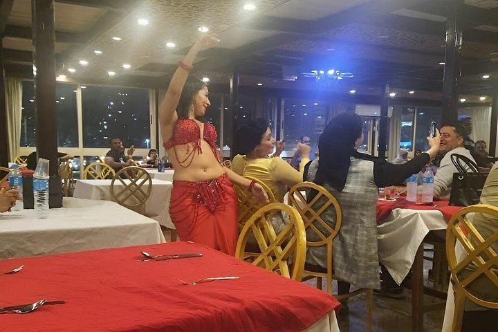 マジックカイロダイニング体験：屋台料理またはナイルクルーズビュッフェ