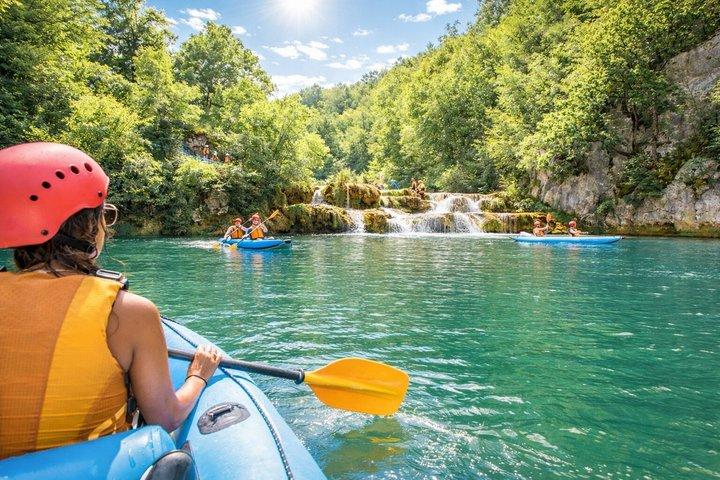 Fra Zagreb: Rejse til Plitvice søer med kajakoplevelse