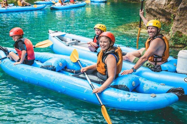 Fra Zagreb: Rejse til Plitvice søer med kajakoplevelse