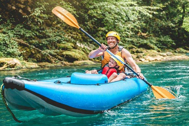 Fra Zagreb: Rejse til Plitvice søer med kajakoplevelse