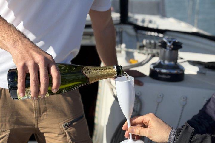 Barcelona Sunset Cruise com Open Bar de Cava e Snacks