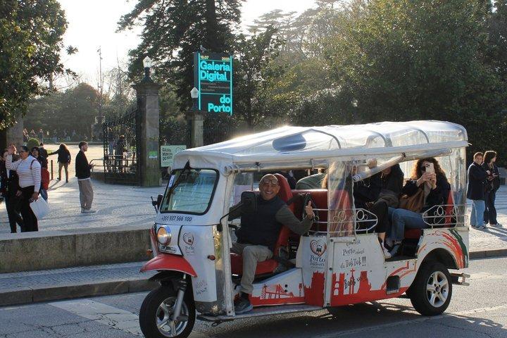 Porto: Een tour, duizend verhalen op Tuk Tuk - 2 uur