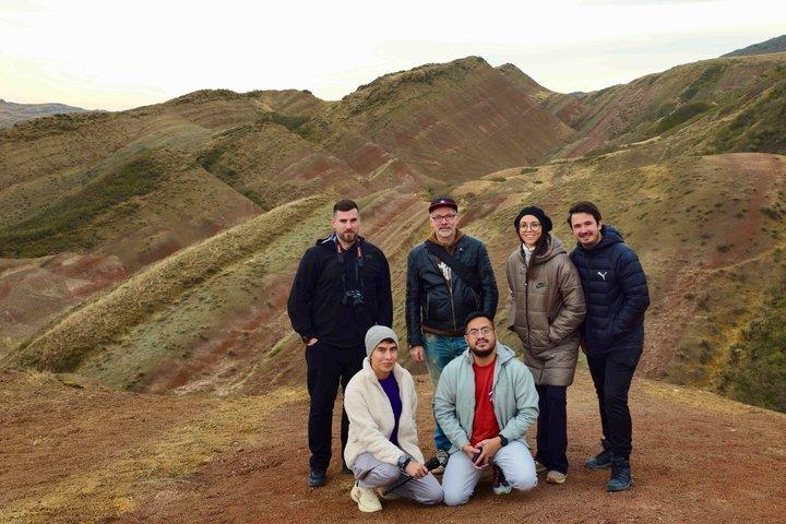 レインボー マウンテンズとデビッド ガレハへの日帰り旅行