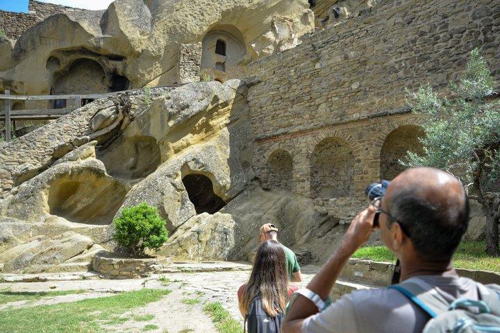 レインボー マウンテンズとデビッド ガレハへの日帰り旅行
