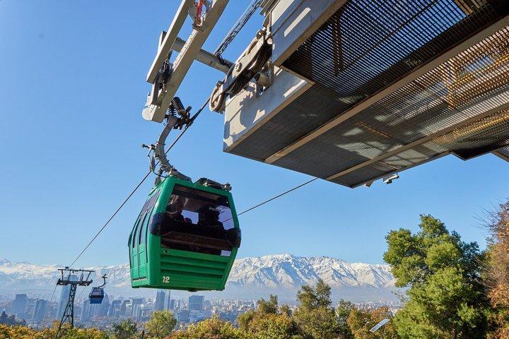 Entdecken Sie Santiago: Touristenbus, San Cristóbal-Hügel und Wein