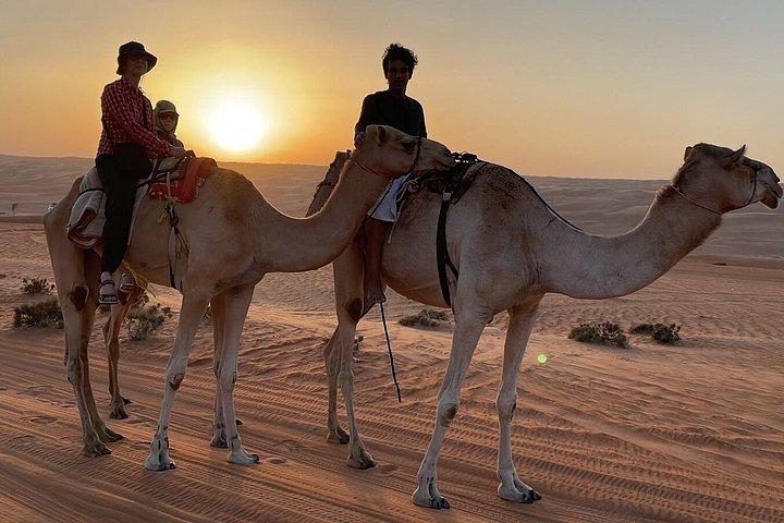 ワヒバ砂漠でのプライベート乗馬とサンセットウォッチ