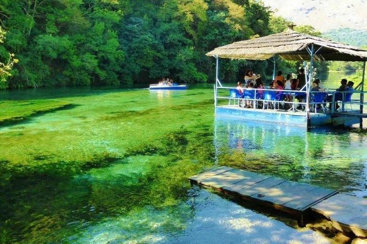 Tour privato di un giorno di Gjirokastra e Blue Eye da Tirana o Durazzo
