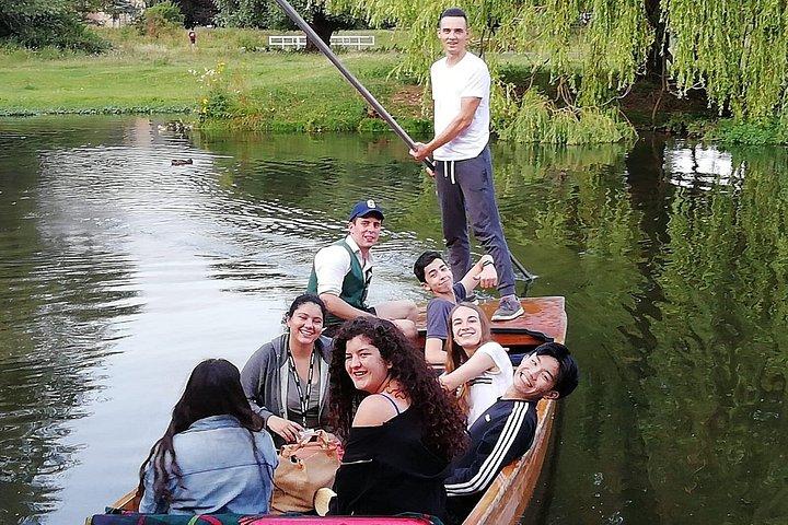 Cambridge Tour by Alumni™ & Punting + Optional King's College