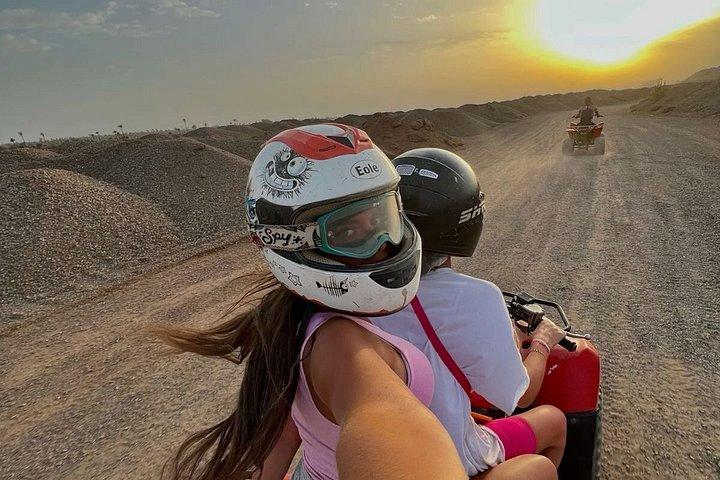 Agafay Desert Sunset Experience Quad Kamelritt und Abendessen