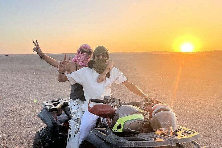 Agafay Desert Sunset Experience Quad Kamelritt und Abendessen