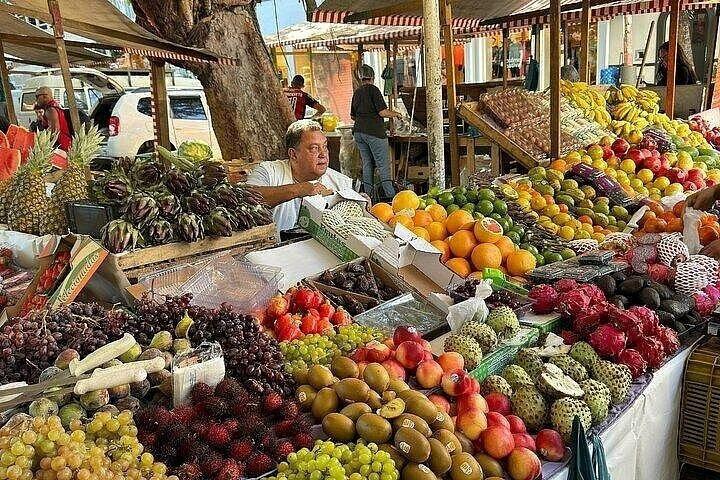 Fruit Tasting in Medellín with Tropical Flavors