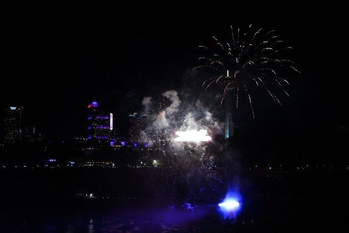 ナイアガラの滝2日間米国、ワトキンスグレンw/景色ホテルアップグレードオプション
