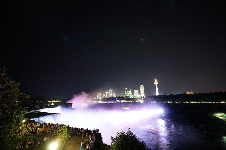 ナイアガラの滝2日間米国、ワトキンスグレンw/景色ホテルアップグレードオプション
