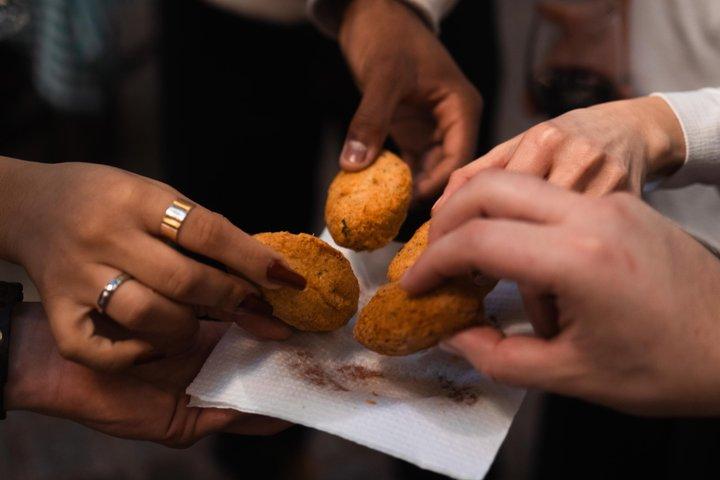 Lisboa Street Food and Dessert Tour com Ginjinha Tastings