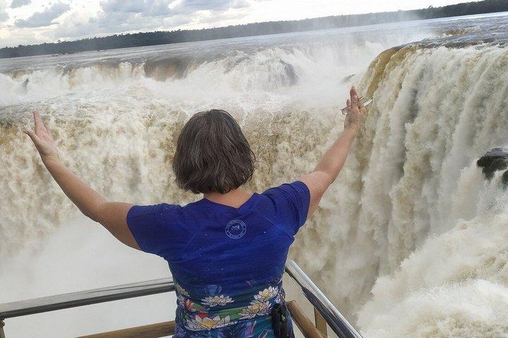 ブラジル、アルゼンチンのイグアスの滝を1日で巡る最高のプライベートツアー
