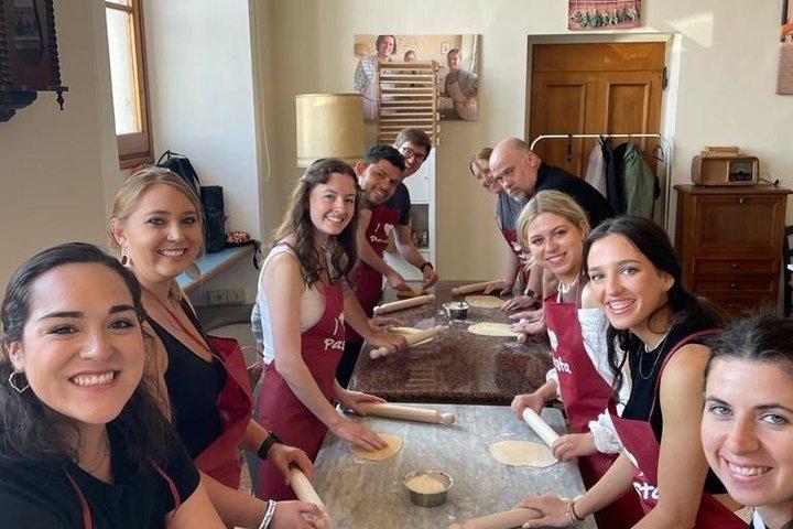 Florence : Lasagna & Tiramisù Class with Wine by Ponte Vecchio