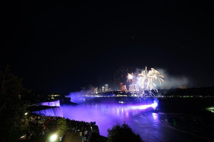 ニューヨーク発 ナイアガラ滝、トロント、サウザンドアイランド3日間ツアー