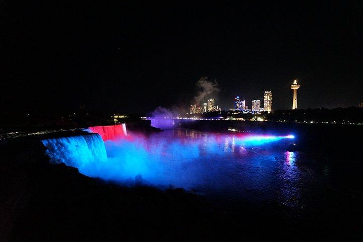 ニューヨーク発 ナイアガラ滝、トロント、サウザンドアイランド3日間ツアー