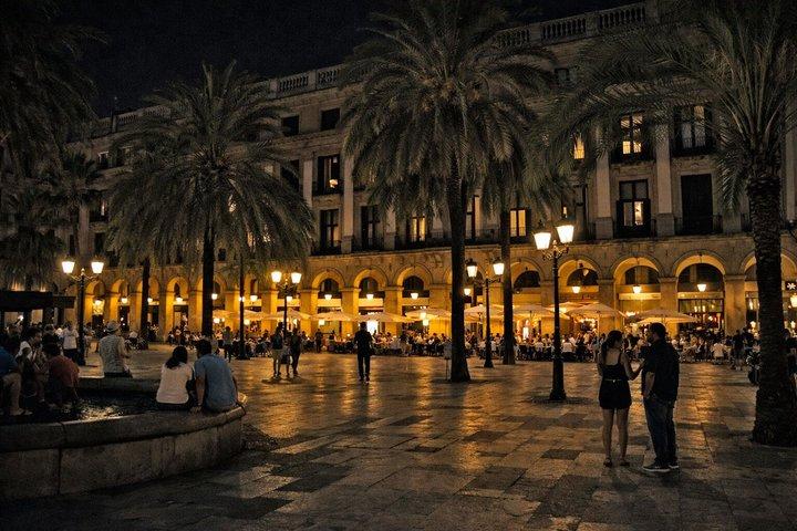 Barcelona : 地元DJ＆ダンスフロアとナイトライフツアー