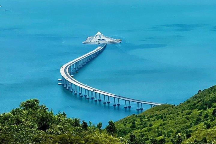 香港セントラル発ランタウツアー：ケーブルカー、大仏＆タイオ村