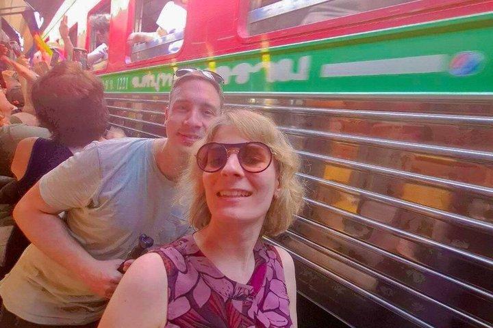 Bangkok Private Day: Flydende marked, togmarked og kokosfarm