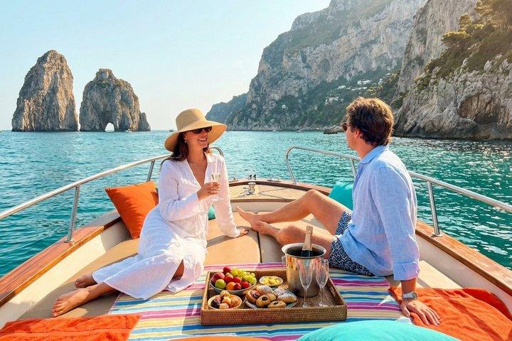 Capri Secret Gems Halvprivat båttur med lokal skeppare