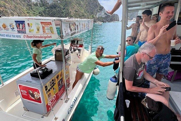 アンツィオ発 : ポンツァ・ボートツアー水泳＆ランチ＋フェリーチケット