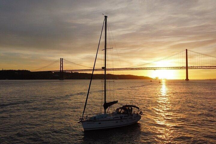 Lisboa Sunset ou passeio diário de barco no rio Tejo com bebidas