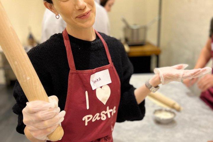 Florence : Lasagna & Tiramisù Class with Wine by Ponte Vecchio